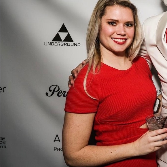 Red dress - Picture 5 of 5